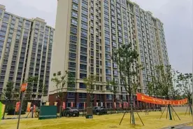 紧邻轨交站点、商业综合体，这里的动迁安置房正式交付！图片