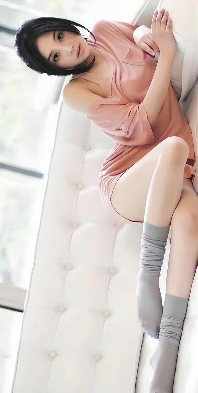 张含韵的奶欲更勾人，36岁依旧童颜	，身材却饱满成熟韵味满满