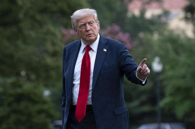 宣布对华关税不到24小时，特朗普被最高法院打肿脸：或赔偿数万亿