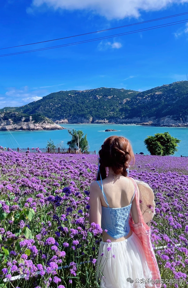 人少景美的宝藏小县城：藏着绝美海岛，一半草原一半海