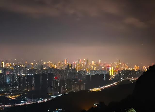 重庆夜景天花板｜这5个高空机位，带你解锁山城3D魔幻夜景