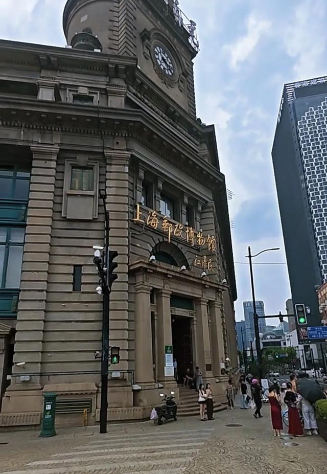 来上海就不可错过苏州河，这里的风景极具大上海味道，来看看！