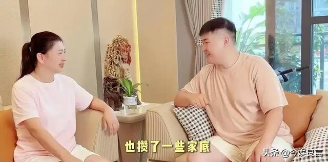 闫学晶没想到	，2026年刚开年，老搭档冯巩就给她上了生动一课