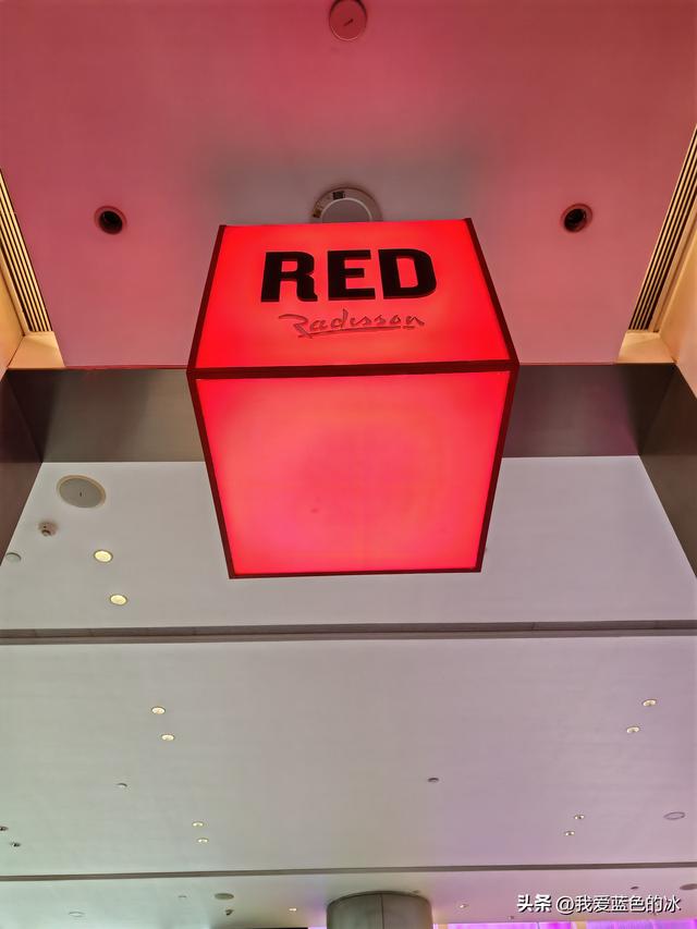 在广州入住这家酒店寻找“RED”，想起了大家来找茬游戏