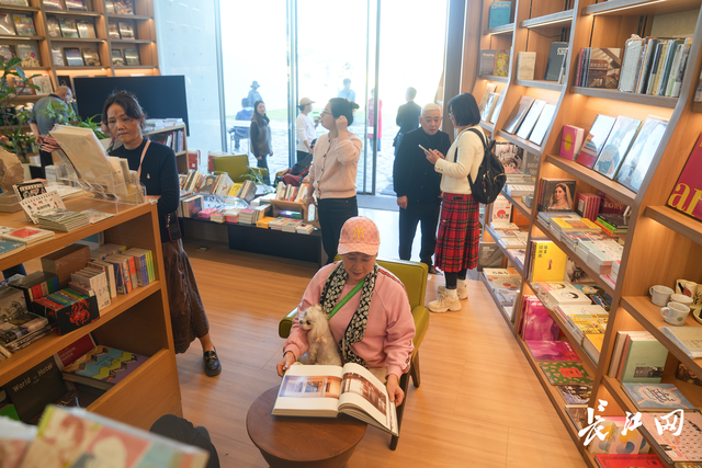 拔萝卜、品美食、打卡艺术民宿…… 武汉车友自发周末游咸宁