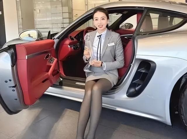 保时捷女销冠后续，1年前生活照朋友圈被扒，家境丈夫职业被曝光
