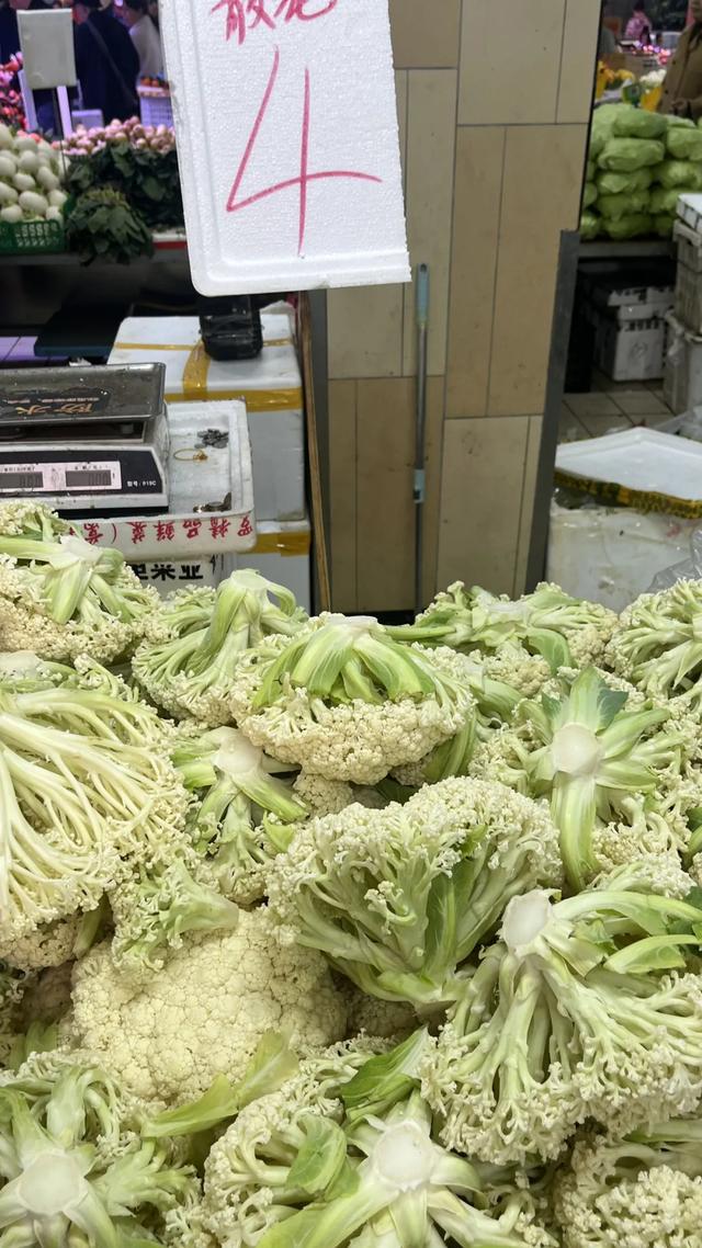 轨道直达的赶场地！地方超大，东西多，买菜这些超方便