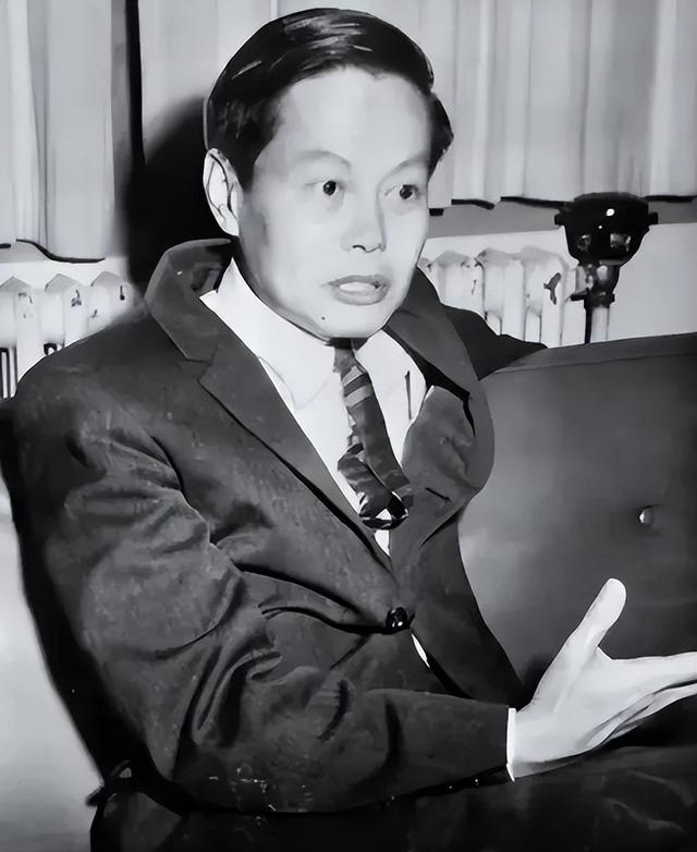 杨振宁去世才2天，令人恶心的一幕出现了，杨振宁助理曾辟谣