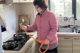 老人生活遇麻烦，社区“随手帮项目”及时解烦忧图片