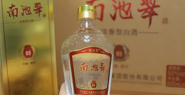 汾酒打响“光瓶酒	”第1枪后	，2款白酒意外走红，好喝不贵引疯抢