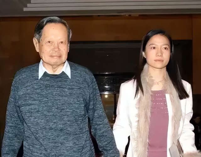 翁帆也没想到，丈夫杨振宁去世后，竟因生前一个特殊举动口碑暴涨