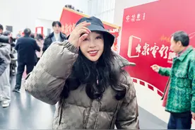 刘晓庆与洪学敏最新合影！两位“银幕女神”的人生都坎坷图片