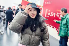 刘晓庆与洪学敏最新合影！两位“银幕女神”的人生都坎坷图片