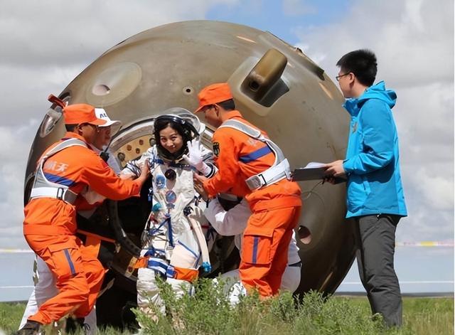 王亚平有多重要？二级警卫随身保护，食物专门供应，不能轻易食用