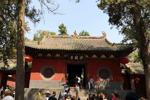 少林寺换方丈已1个月，9990元高价香刚被摒弃，就有恶心一幕出现