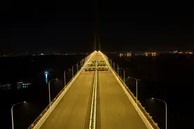 世界最大跨度斜拉桥迎通车前“关键大考”图片