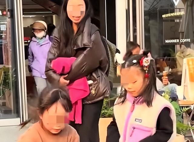 小女孩打翻水杯后续：警方介入，涉事母女道歉，女孩状态让人担忧