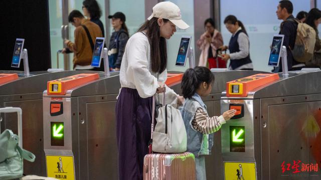 这些站点每5人进站，就有1个外地游客！成都地铁暑期大数据来了→