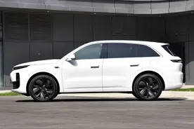 30万以内的理想L6，长超4米9续航超1300km，自带冰箱，对标问界M5图片