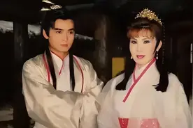 1998年，31岁的焦恩俊和38岁的“西门大妈”拍完吻戏，刘德凯笑了图片