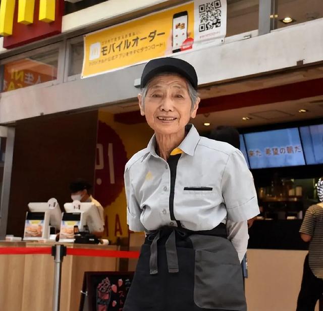 中美日三国平均寿命对比：日本84岁、美国79岁，中国令人意外