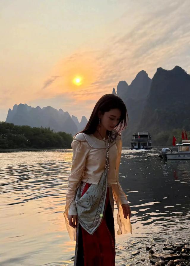 “军嫂”张馨予广西阳朔之旅，太漂亮了吧