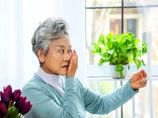 百练不如一蹲，若是坚持每天深蹲5分钟，或许会收获3大好处！