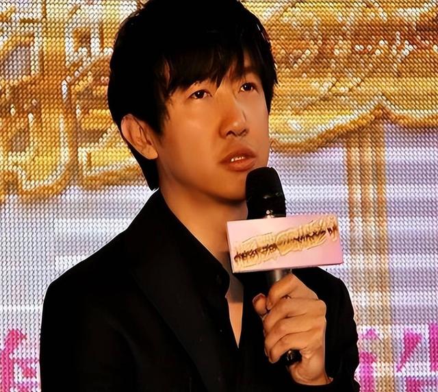 李小冉为他流产2次，梅婷养他6年，今娶小15岁娇妻，鄢颇凭什么？