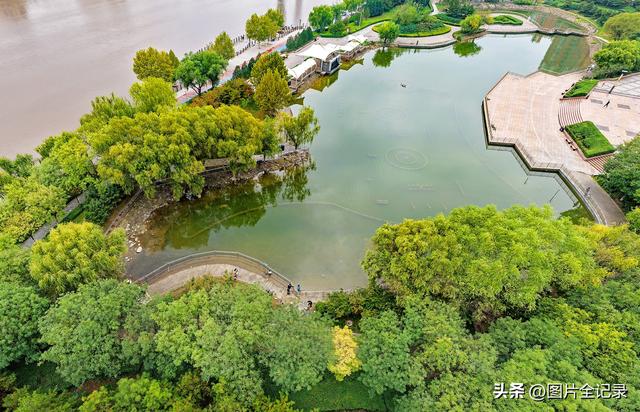 山西襄汾：城市公园秋色美