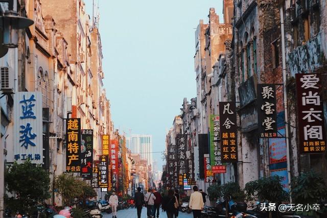 广西北海和海南三亚都去旅居过，实话实说，这两个地方差别挺大的