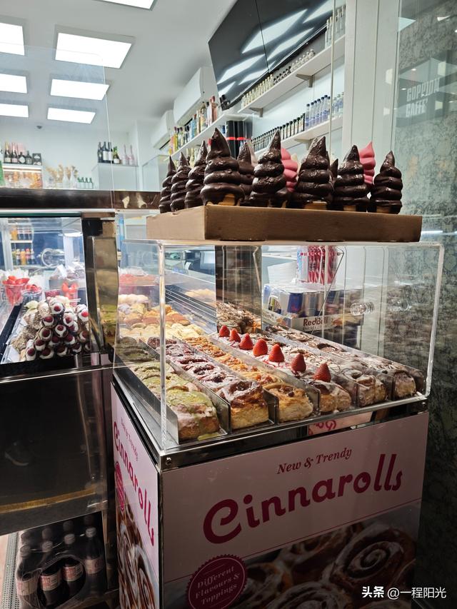 欧洲自由行之维也纳游记，华丽的宫殿与搞笑的地铁手动门