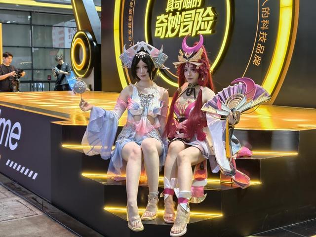 2025CJ现场直击！真我登陆骁龙主题馆：GT7 Pro系列旗舰亮相