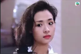 叶子楣伸舌头吸乒乓球，网友直呼受不了，丰满身材成全场焦点图片