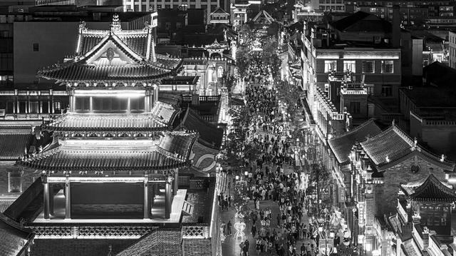 10月1日至7日，接待游客84.3万人次，同比增长12.4%！千年古巷太原钟楼街演绎时空交错盛宴