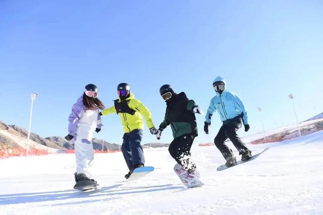 喜报!马鬃山滑雪场获评“十大品牌滑雪场”!