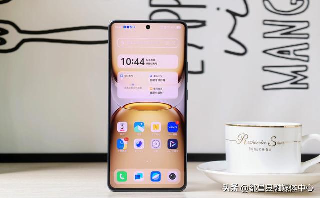 2025“性能封神”的3款中端手机，512GB价真香，用到2031年