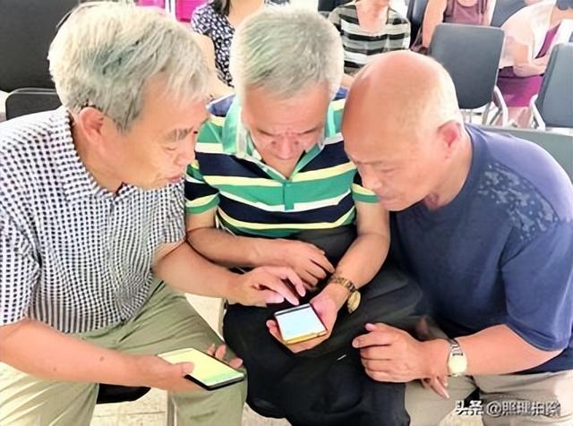 热搜1847万阅读：微信凭什么赢QQ？年轻人嫌微信“中老年”？