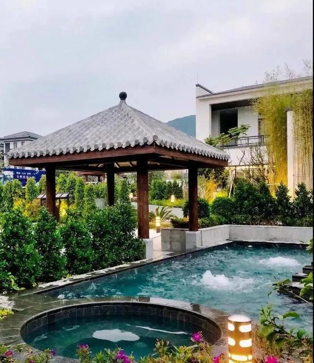 美如仙境！韶关这个地方迎来今年首场冰挂雾凇景观，秋冬来旅行，赏雪泡泉看红枫为你安排好了