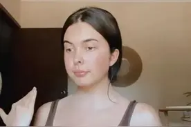 澳洲美女因胸部太大，总被瞩目！无奈之下，做了这样的决定...图片