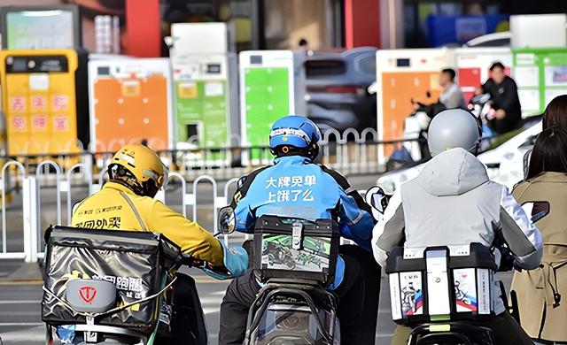 外卖大战日烧4.7亿！商家被抽成，骑手被重罚，钱都让谁赚了？