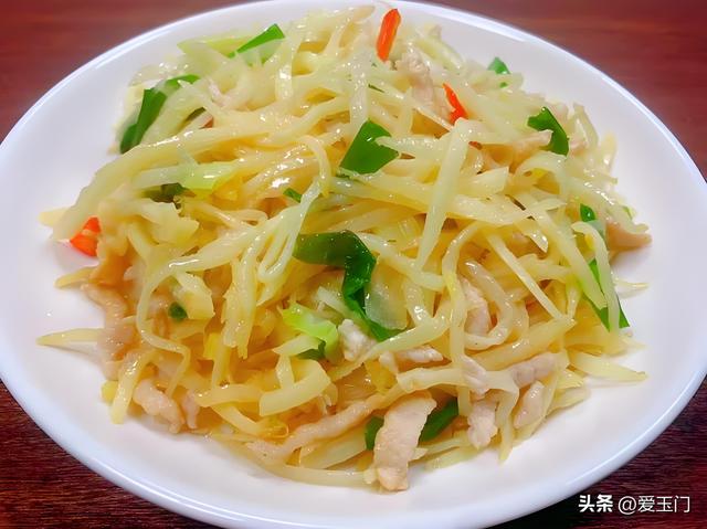 炒茭白，不要直接下锅炒，多加一步，茭白不涩口，鲜嫩好吃特下饭