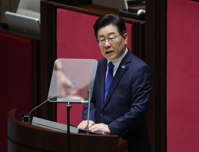 李在明访华刚回国，就通告全球	，与高市共进晚餐，3亿大单白签？