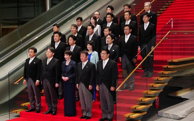 天灾人祸困扰日本，高市早苗神色慌张，留给她的时间不多了