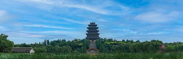 大量香港游客涌入唐山，不看景点不吃棋子烧饼，跑这么远是想啥？