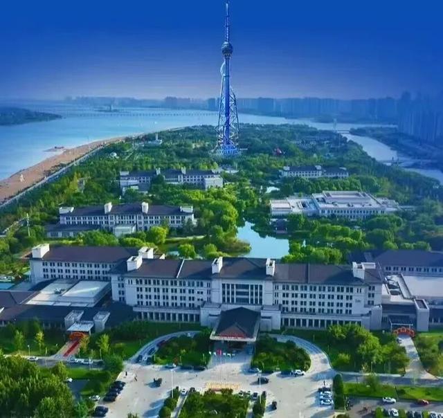 球迷们速来鲁Q集合啦！2025齐鲁超赛，临沂观赛旅游攻略送到，今日18：00开票