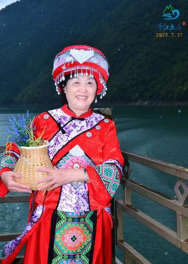 湖北行之一:“清江画廊”游 | 作者 卢秀莲