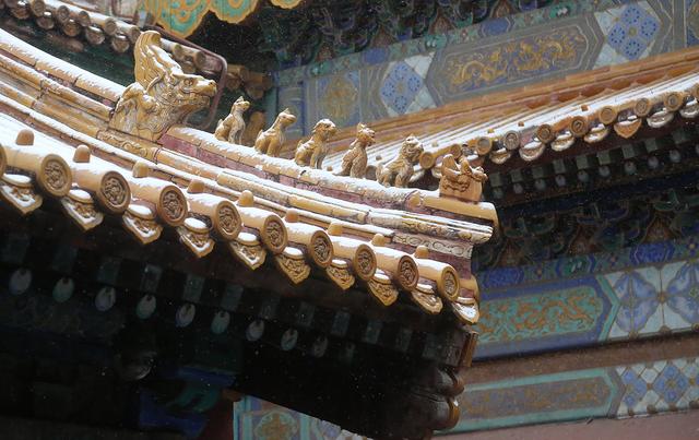 京城初雪拂过紫禁城的每一个角落 故宫红墙金瓦变身童话仙境