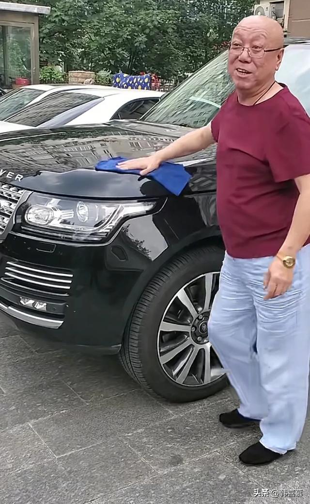 北京老炮切爷去世，年仅六十岁，从厨师混成大哥，年轻妻子很漂亮