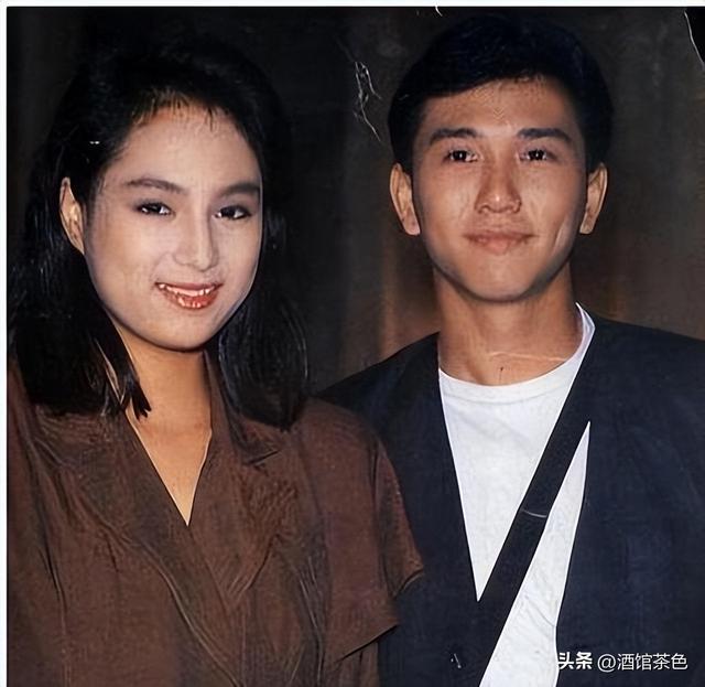 演员温兆伦现状：定居北京，61岁不显老依然帅气，10岁女儿很漂亮