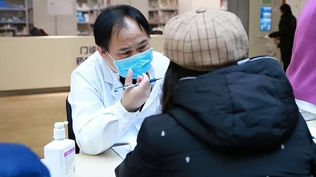 胃胀肚子胀、有大便没便意、常便秘，医生提醒：日常要注意这些